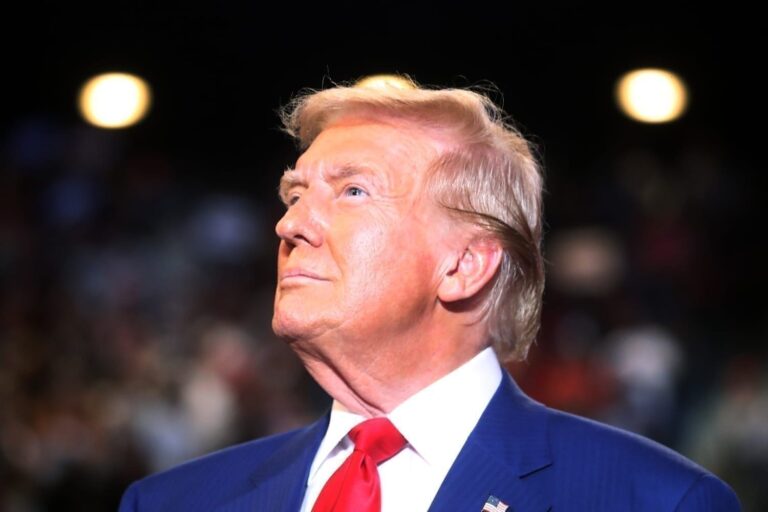 Trump threatens Google with a lawsuit for “bad stories” about him in the search engine