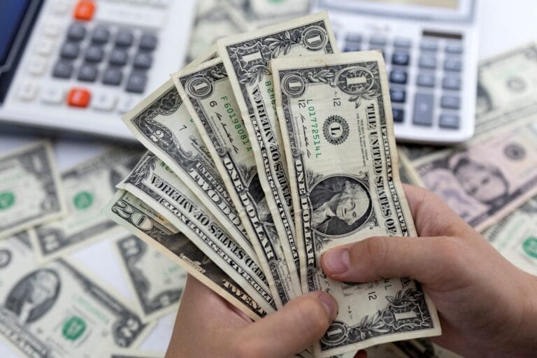The dollar is rising in anticipation of the US presidential election