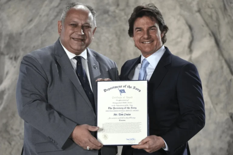 That's why Cruise was awarded the highest award of the US Navy for popularizing the army in films