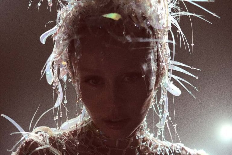 Miley Cyrus presented the trailer of her new album