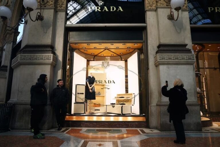 Prada may buy Versace: the deal is close to completion