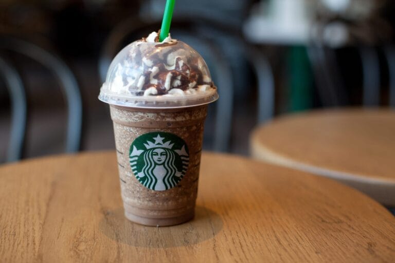 Starbucks coffee chain to pay $50 million to the courier who burned himself with a hot drink