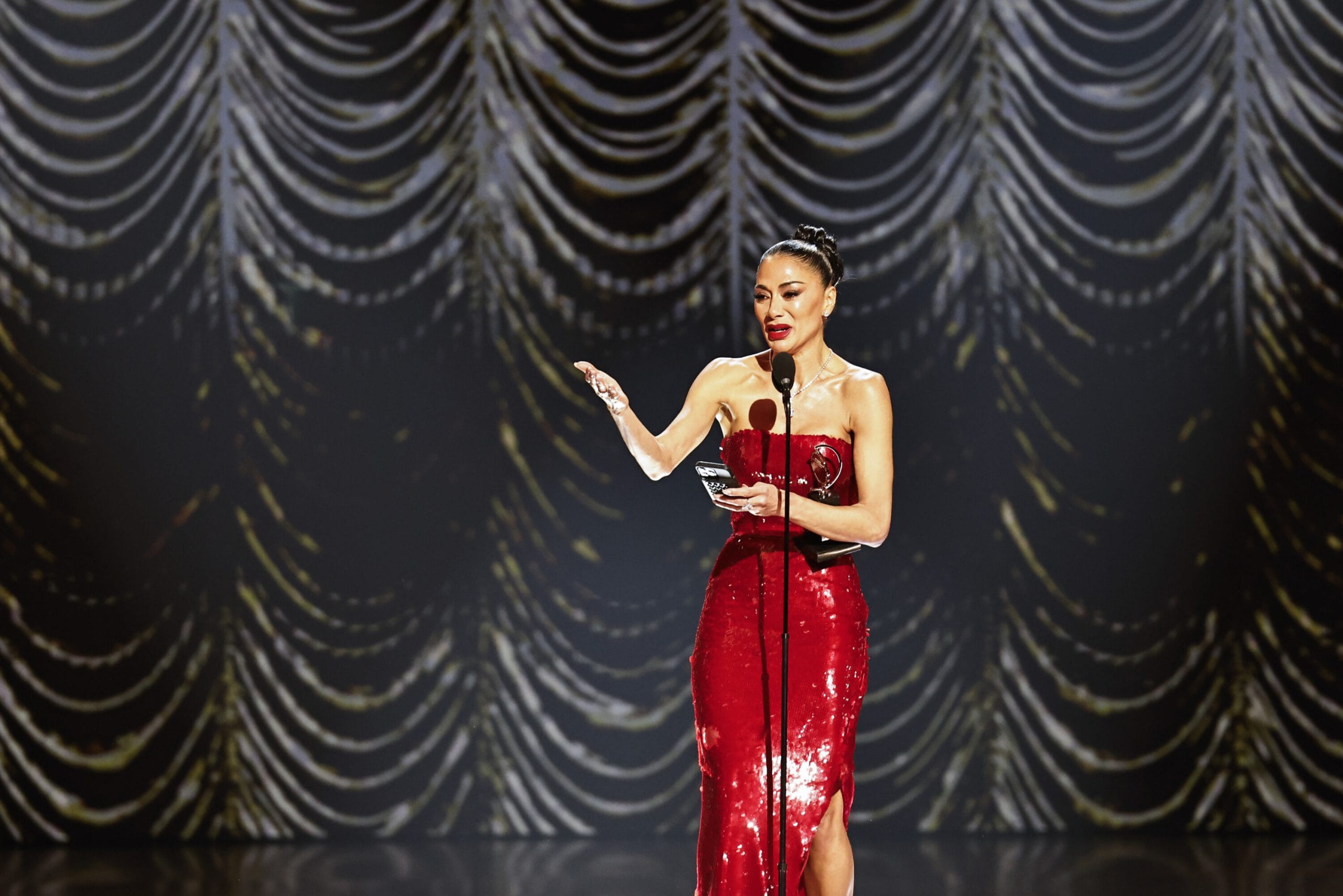 Брук Шилдс, Кіану Рівз та інші зірки на червоному хіднику Tony Awards 2025