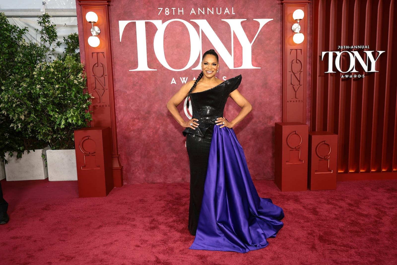 Брук Шилдс, Кіану Рівз та інші зірки на червоному хіднику Tony Awards 2025