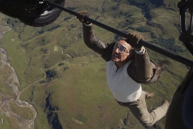 Tom Cruise entered the Guinness Book of Records for his stunt in the movie "Mission Impossible: Final Destination" Tom Cruise entered the Guinness Book of Records for his stunt in the movie "Mission Impossible: Final Destination"
