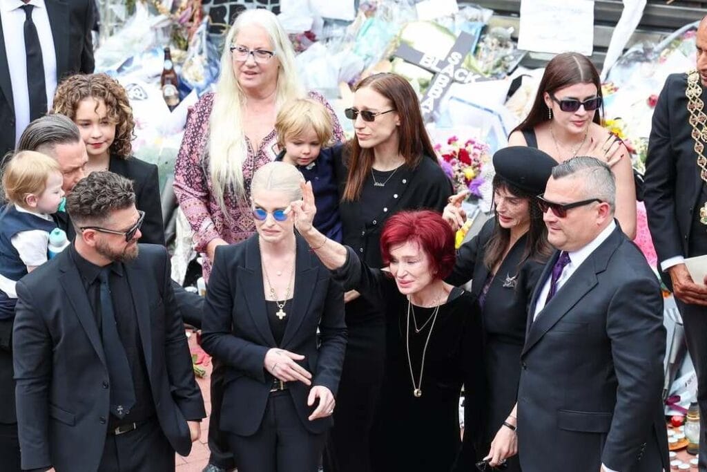 Flowers, murals, and thousands of fans: Birmingham bids farewell to Ozzy Osbourne Flowers, murals, and thousands of fans: Birmingham bids farewell to Ozzy Osbourne