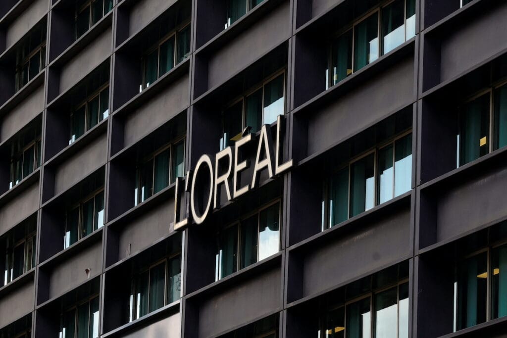 Gucci owner in talks to sell beauty business to L'Oréal for $4 billion Gucci owner in talks to sell beauty business to L'Oréal for $4 billion