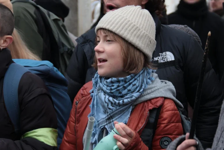 Greta Thunberg kicked out of Venice for eco-performance