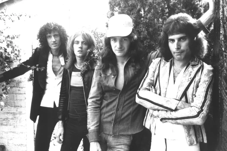 Queen debuts 1974 Christmas song