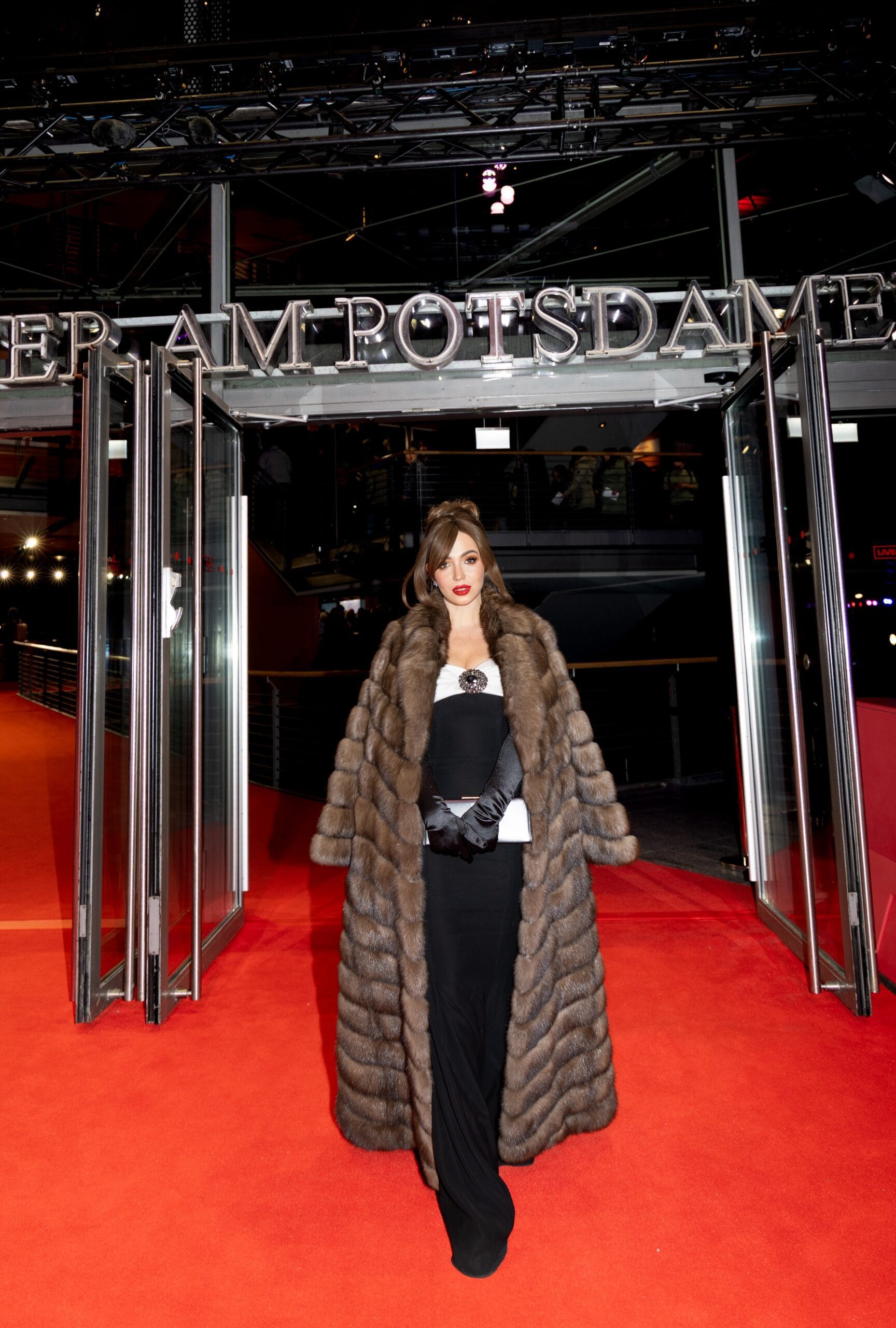 Berlin, cinema and new projects: Elvira Paterson back in the spotlight