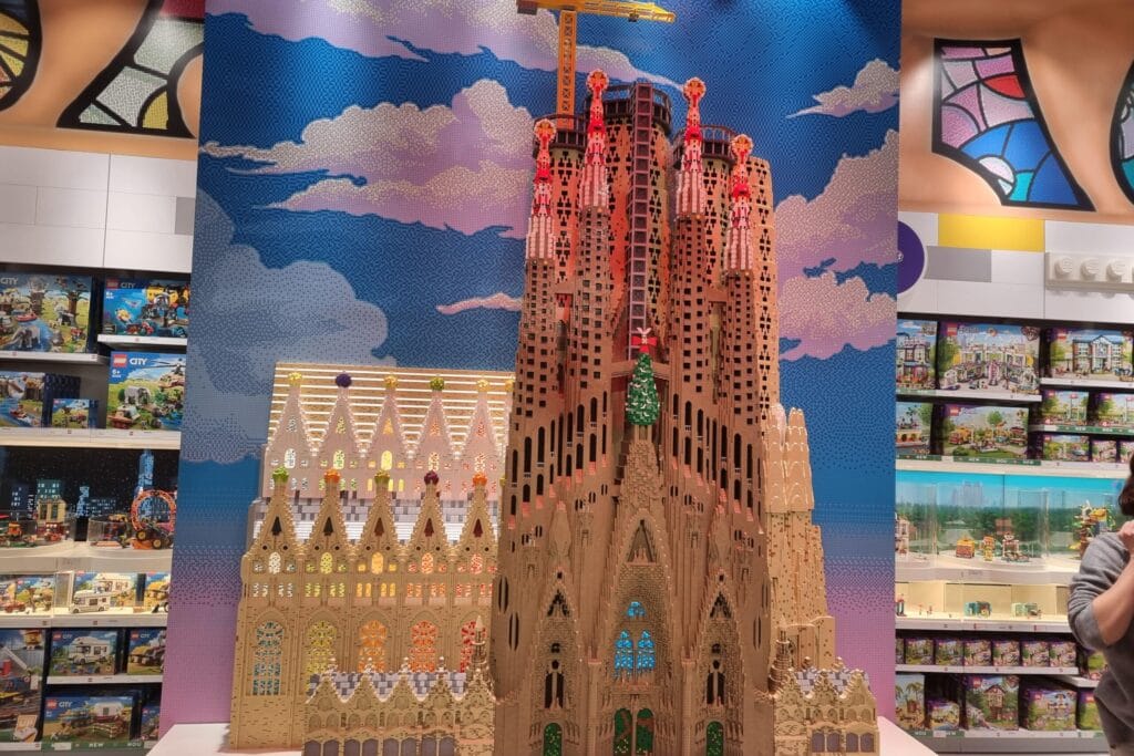 Lego is preparing the largest set in history - a copy of the Sagrada Familia Cathedral Lego is preparing the largest set in history - a copy of the Sagrada Familia Cathedral