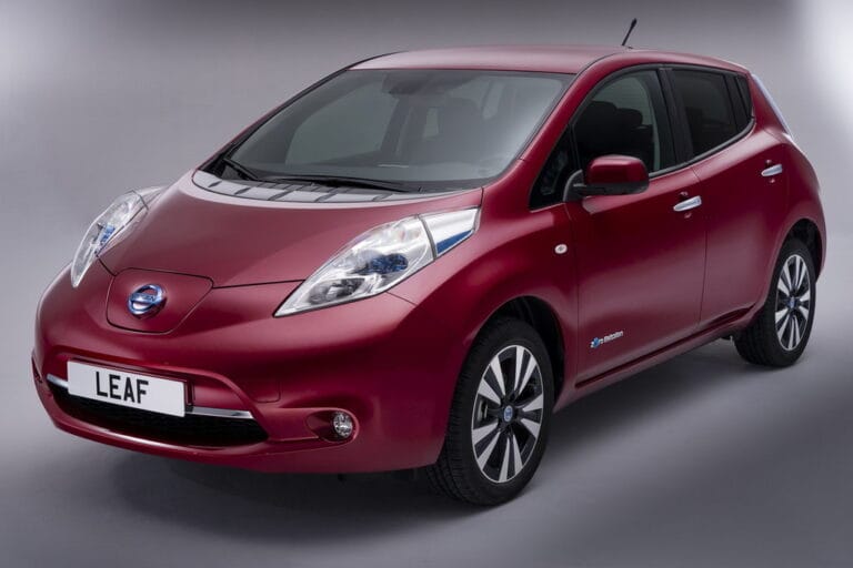 Women from 55 countries choose car of the year: Nissan Leaf wins