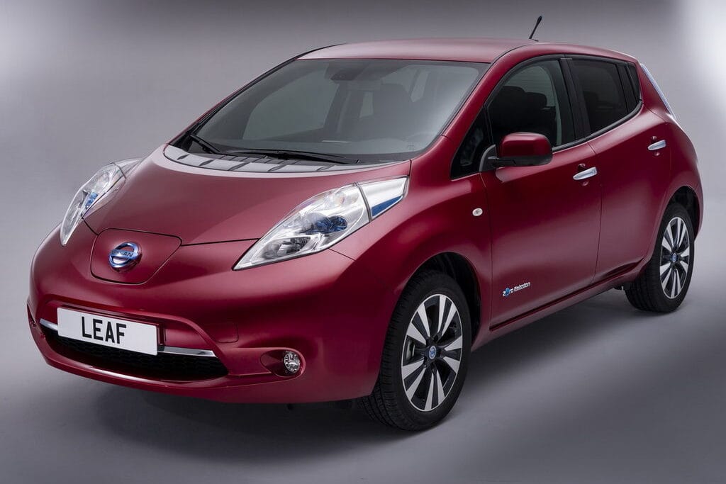 Women from 55 countries choose car of the year: Nissan Leaf wins Women from 55 countries choose car of the year: Nissan Leaf wins