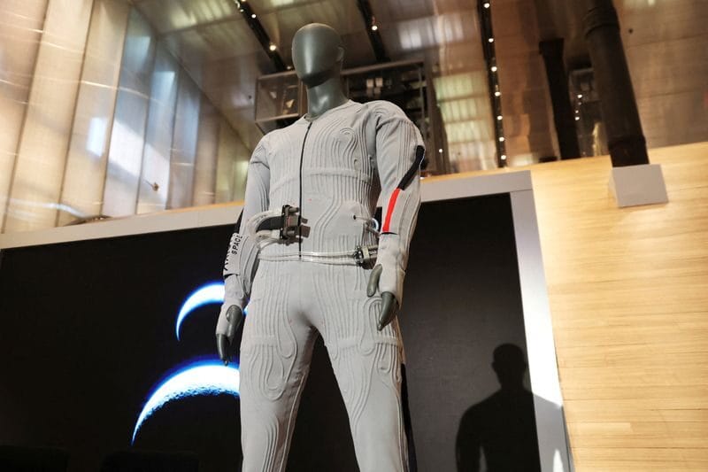 NASA wears PRADA: brand presents clothes for astronauts NASA wears PRADA: brand presents clothes for astronauts