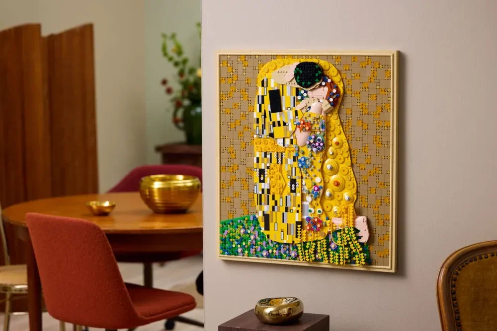 LEGO recreates Gustav Klimt's The Kiss in a 4,000-piece set