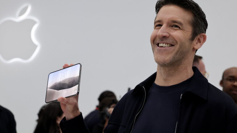Apple представляє iPhone Duo: нова ера під керівництвом Джона Тернуса
